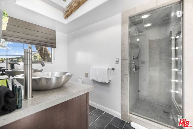 7275 Mulholland Drive, Los Angeles, CA 90068