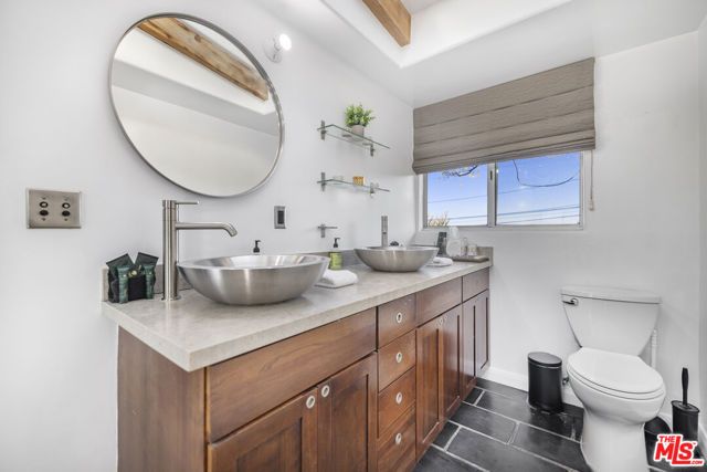 7275 Mulholland Drive, Los Angeles, CA 90068