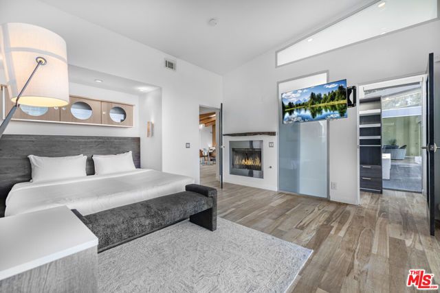 7275 Mulholland Drive, Los Angeles, CA 90068