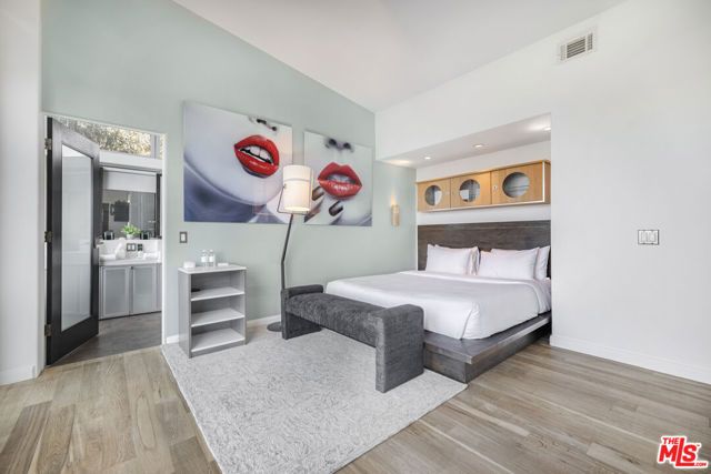 7275 Mulholland Drive, Los Angeles, CA 90068