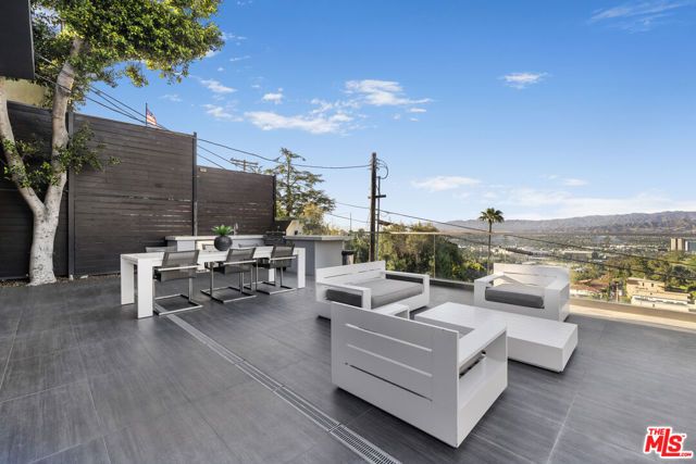 7275 Mulholland Drive, Los Angeles, CA 90068