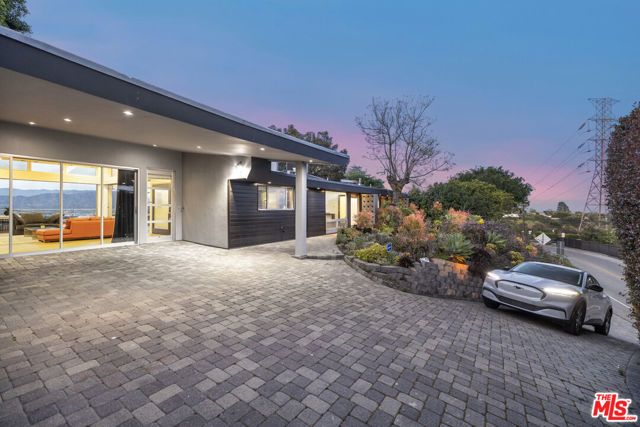 7275 Mulholland Drive, Los Angeles, CA 90068