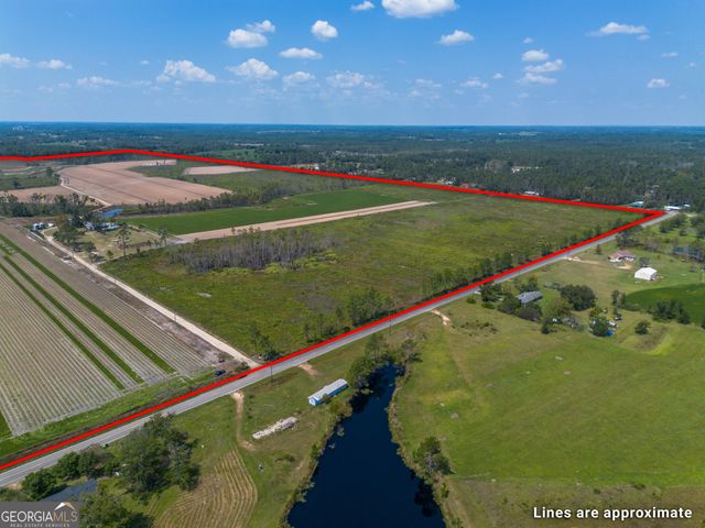 1671 Warren Carter Road, Douglas, GA 31533