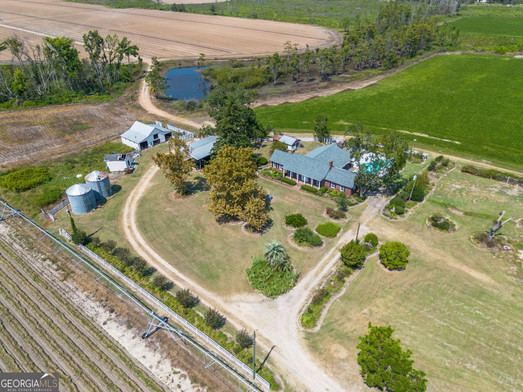 1671 Warren Carter Road, Douglas, GA 31533