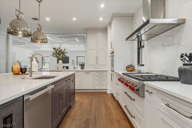330 Hartshorn Dr, Millburn Twp., NJ 07078