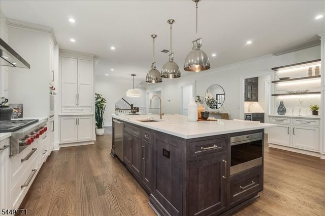 330 Hartshorn Dr, Millburn Twp., NJ 07078