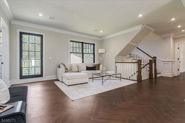 330 Hartshorn Dr, Millburn Twp., NJ 07078