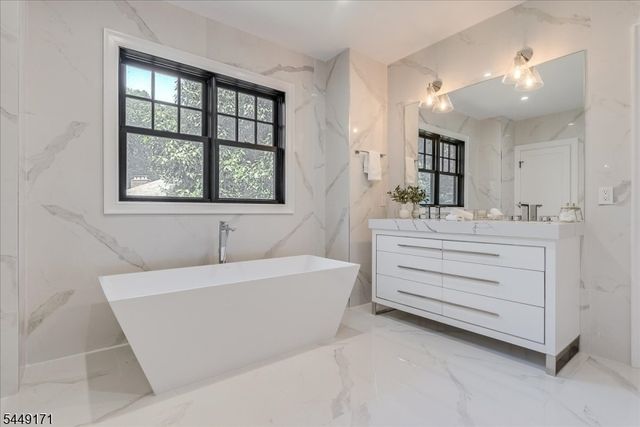 330 Hartshorn Dr, Millburn Twp., NJ 07078