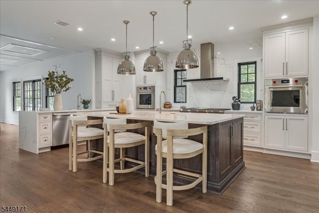 330 Hartshorn Dr, Millburn Twp., NJ 07078
