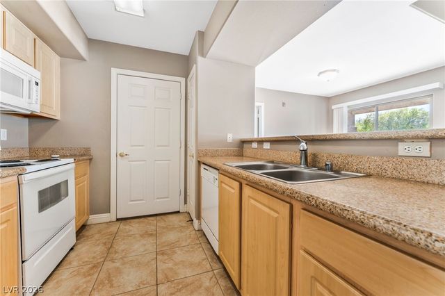 8000 BADURA Avenue 2070, Las Vegas, NV 89113