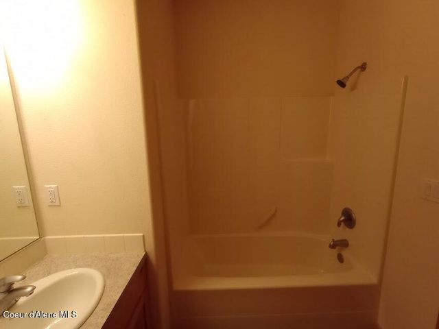29 C Chardonnay Dr, Blanchard, ID 83804