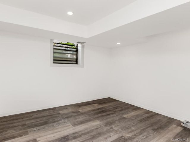 1066 E 219th Street, Bronx, NY 10469