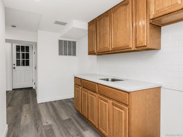 1066 E 219th Street, Bronx, NY 10469