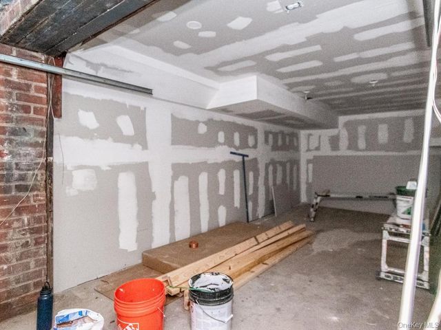 1066 E 219th Street, Bronx, NY 10469