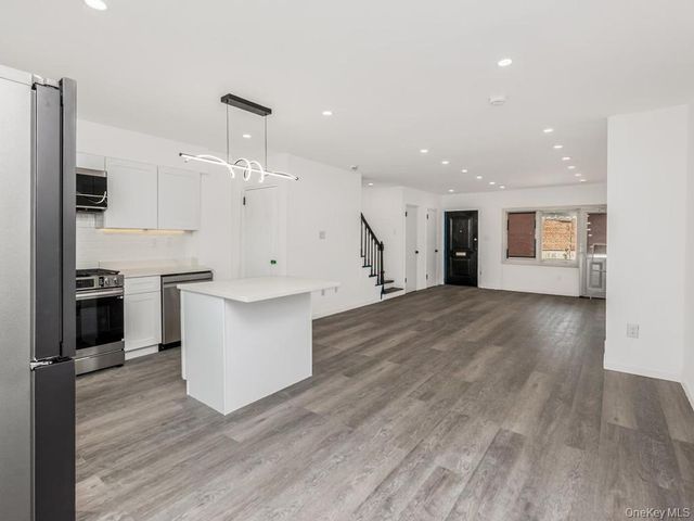 1066 E 219th Street, Bronx, NY 10469