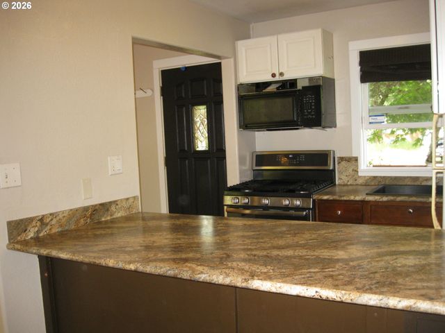 8278 Se CLATSOP St, Happy Valley, OR 97086