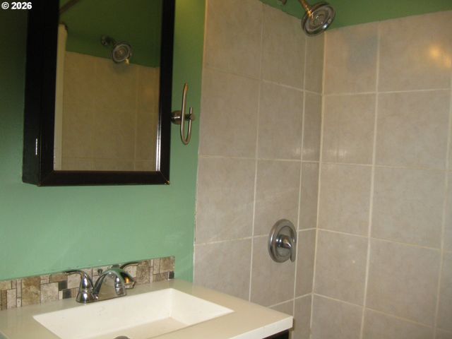 8278 Se CLATSOP St, Happy Valley, OR 97086