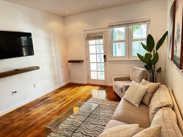 736 13th St 104, Miami Beach, FL 33139