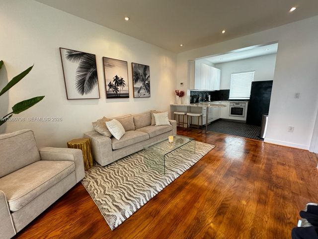 736 13th St 104, Miami Beach, FL 33139