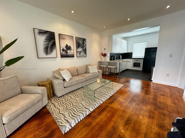 736 13th St 104, Miami Beach, FL 33139