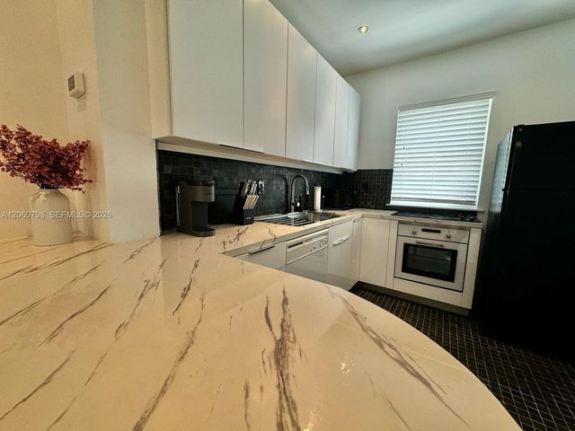 736 13th St 104, Miami Beach, FL 33139