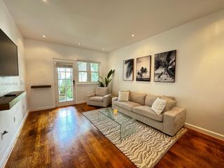 736 13th St 104, Miami Beach, FL 33139