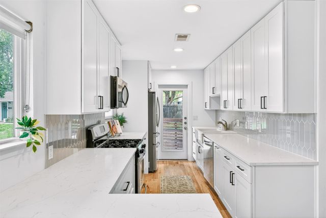 3005 Birdwood CIR, Austin, TX 78704