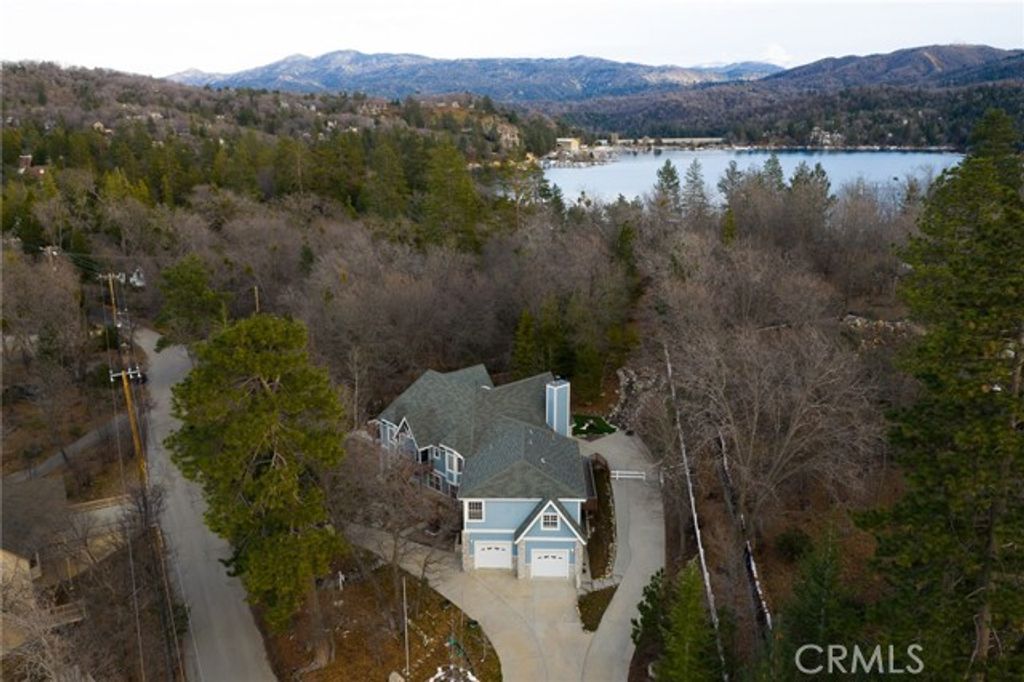 28537 North Shore, Lake Arrowhead, CA 92352