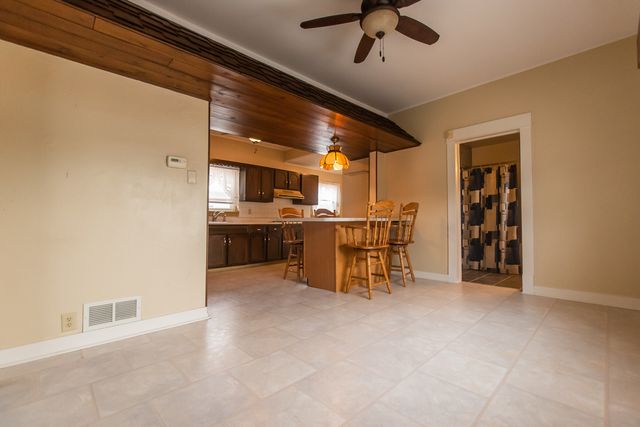 1903 W First Street, Dixon, IL 61021