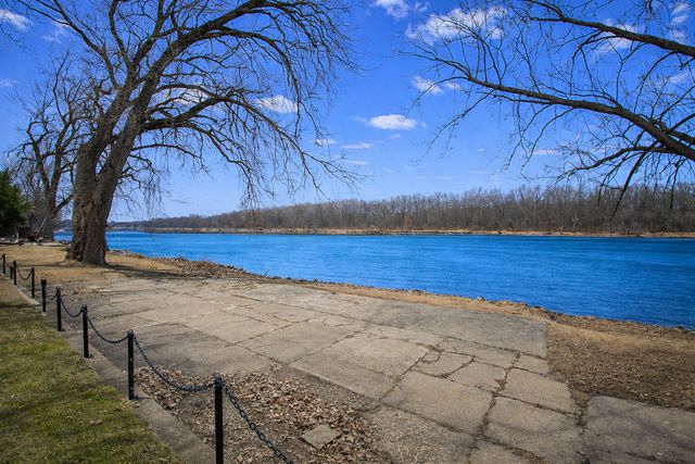 1903 W First Street, Dixon, IL 61021