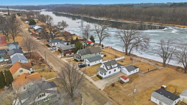 1903 W First Street, Dixon, IL 61021