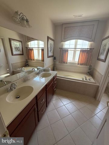 105 LOWELL DR, Marlton, NJ 08053