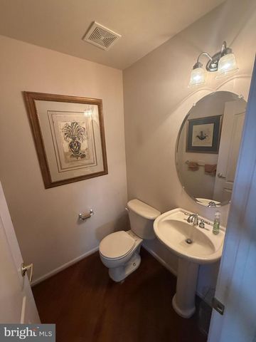 105 LOWELL DR, Marlton, NJ 08053