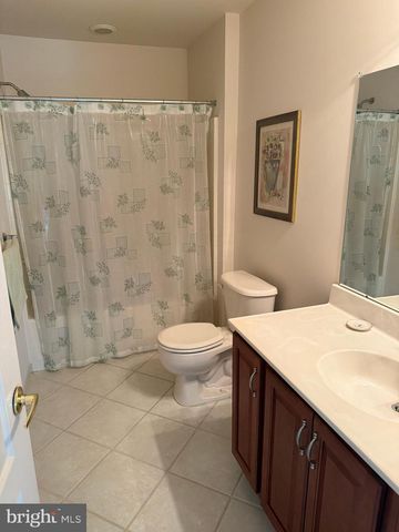 105 LOWELL DR, Marlton, NJ 08053