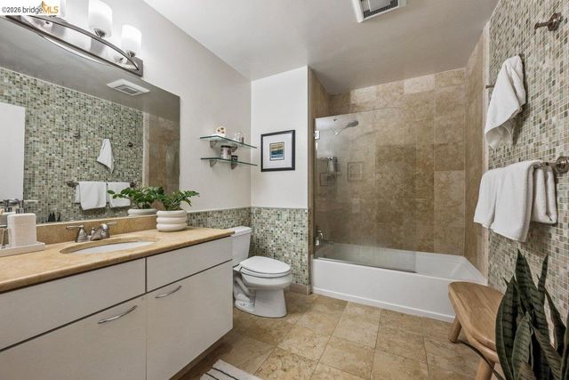 1 Lakeside Dr 911, Oakland, CA 94612