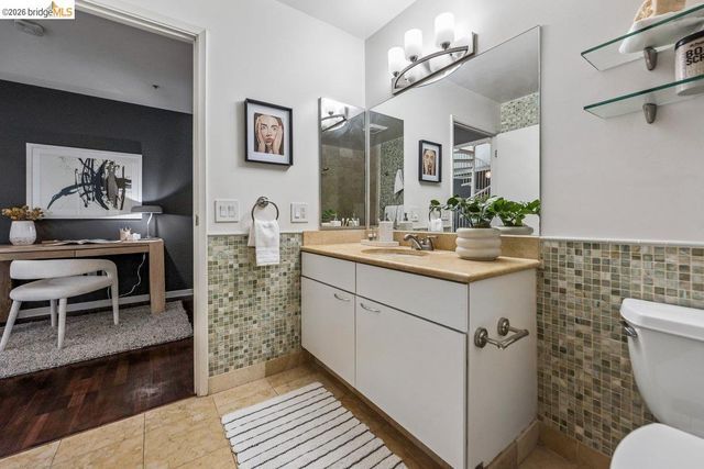 1 Lakeside Dr 911, Oakland, CA 94612