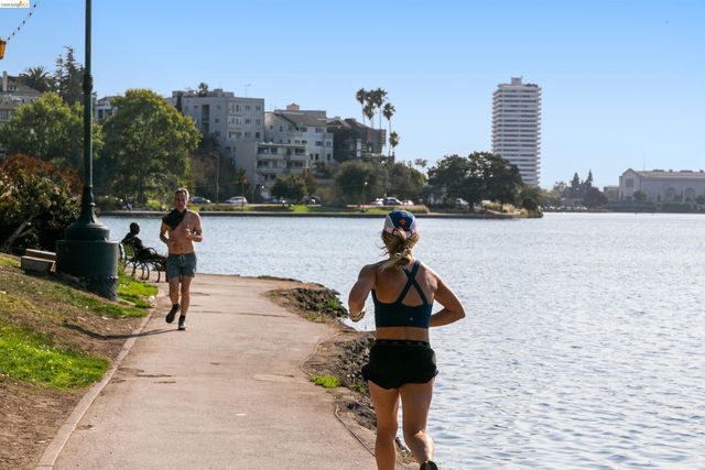 1 Lakeside Dr 911, Oakland, CA 94612