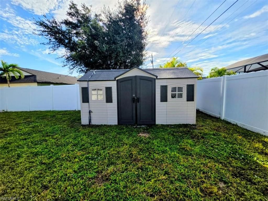 Image 4 of property listing at 626 SW 25th TER, Cape Coral, FL 33914