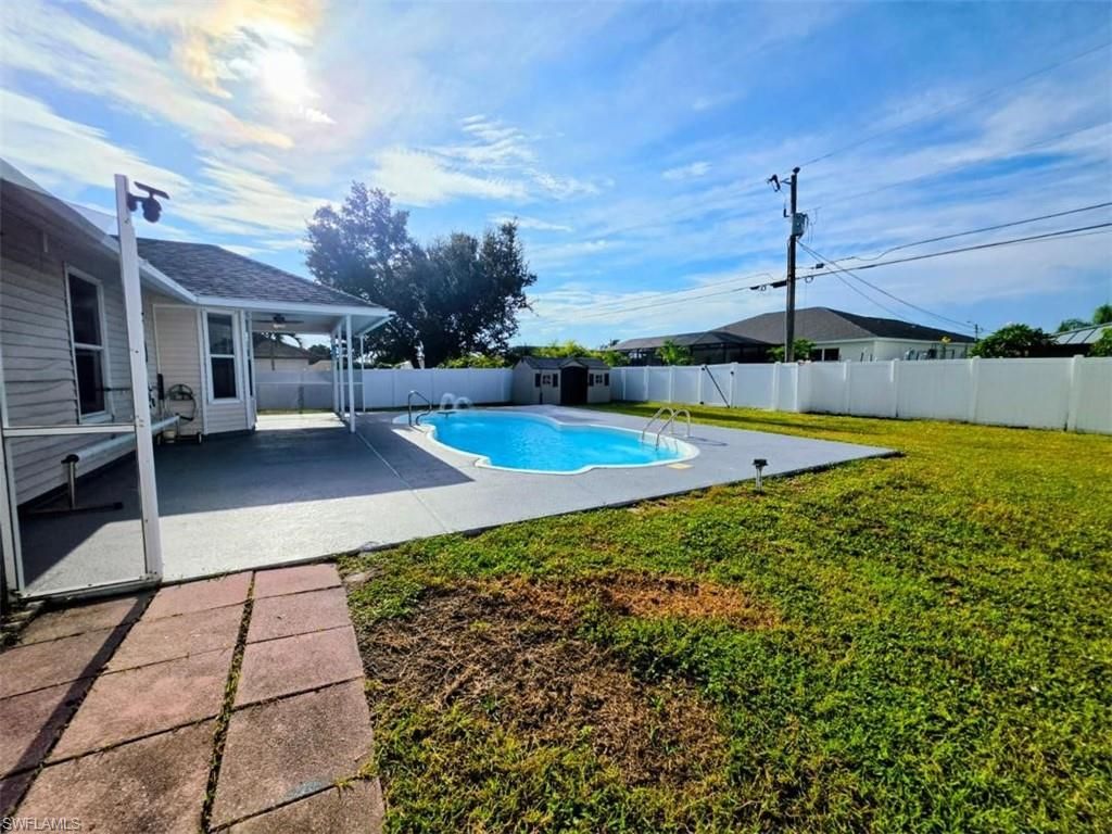 Image 5 of property listing at 626 SW 25th TER, Cape Coral, FL 33914