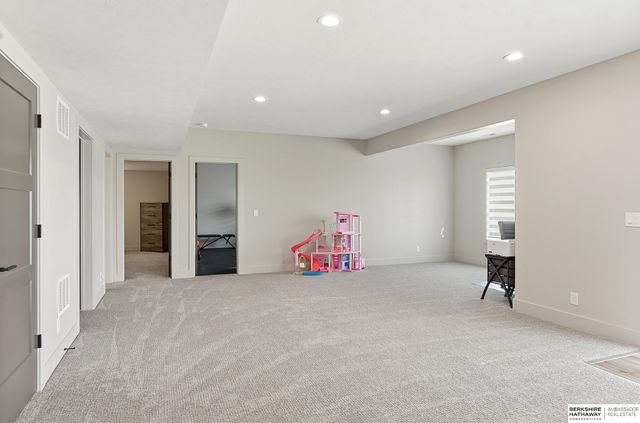 6315 N 207th Street, Elkhorn, NE 68022