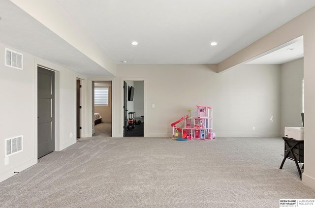 6315 N 207th Street, Elkhorn, NE 68022