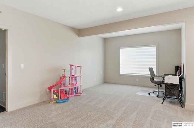 6315 N 207th Street, Elkhorn, NE 68022