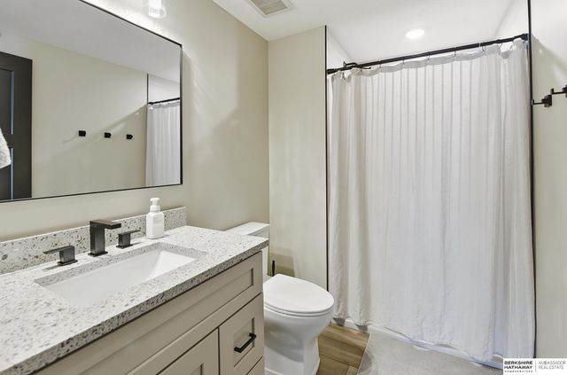 6315 N 207th Street, Elkhorn, NE 68022