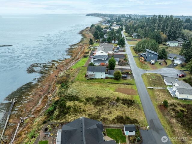 130 Sunrise Avenue SE, Ocean Shores, WA 98569