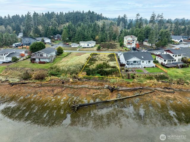 130 Sunrise Avenue SE, Ocean Shores, WA 98569