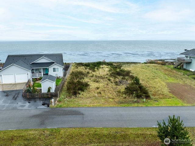 130 Sunrise Avenue SE, Ocean Shores, WA 98569