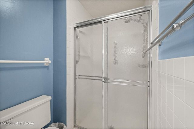 10339 Shelbyville Rd, Louisville, KY 40223