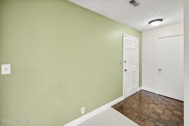 10339 Shelbyville Rd, Louisville, KY 40223