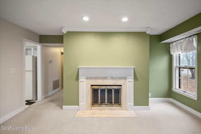 10339 Shelbyville Rd, Louisville, KY 40223