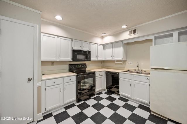 10339 Shelbyville Rd, Louisville, KY 40223